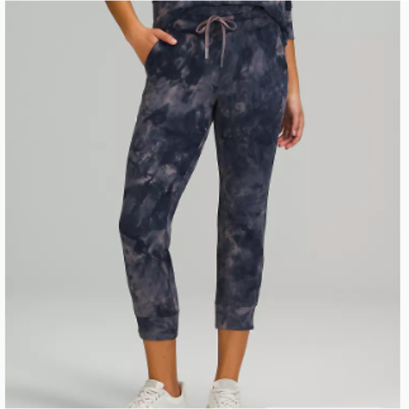 lululemon athletica Pants - Lululemon Ready to Rulu High-Rise Capri/Cropped Jogger Size 18